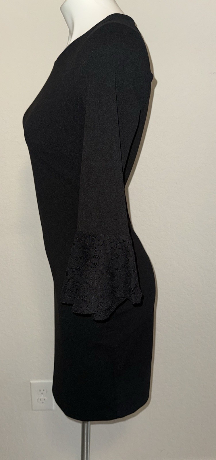 Tommy Hilfiger Black Sheath Event Dress Lace Hem Bell Sleeve Classic Size 2