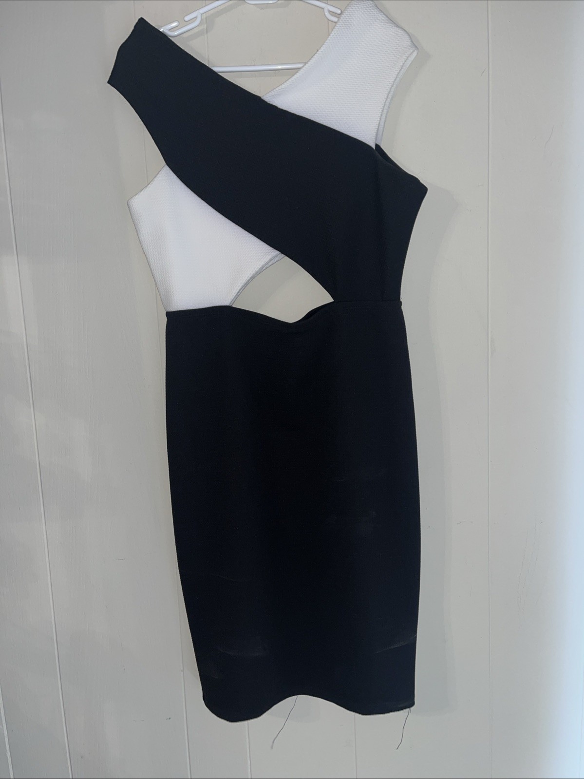 Black/ White Color Block Cut Out Modern Chic Design, Size XL Caliente! NWTS