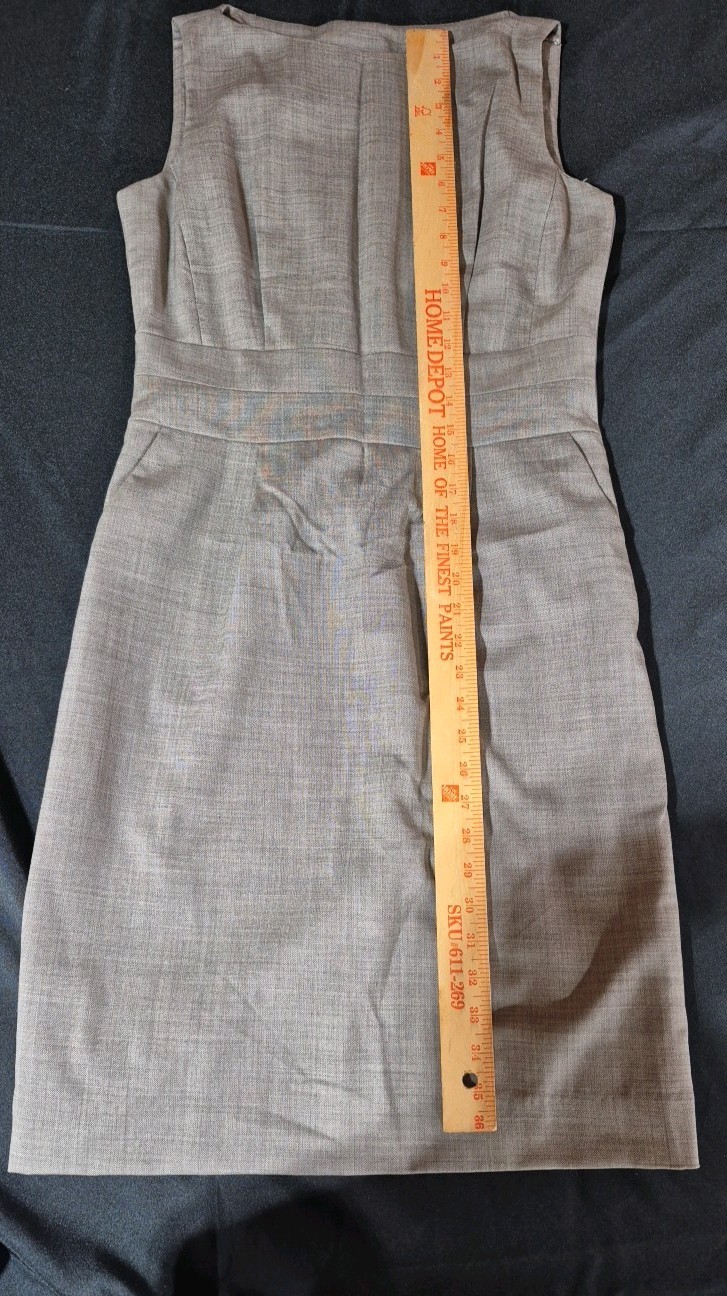 Banana Republic Women’s Size 4 Sleevelss Buisness Dress 98% Wool Dry Clean Only