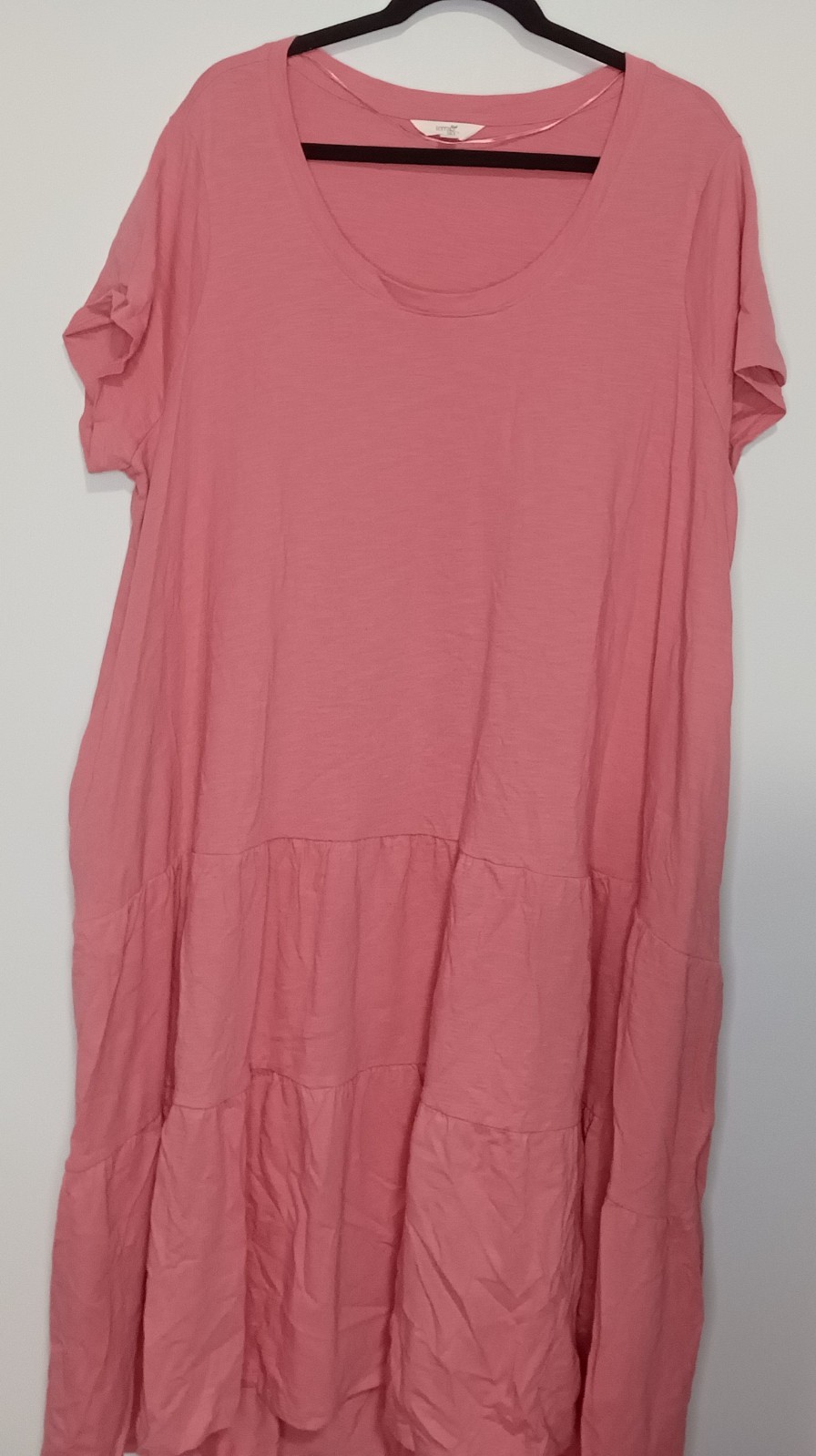 *New With Tags* Terra & Sky Women’s 1X (16/18) Plus Pink Tiered Knit Maxi Dress