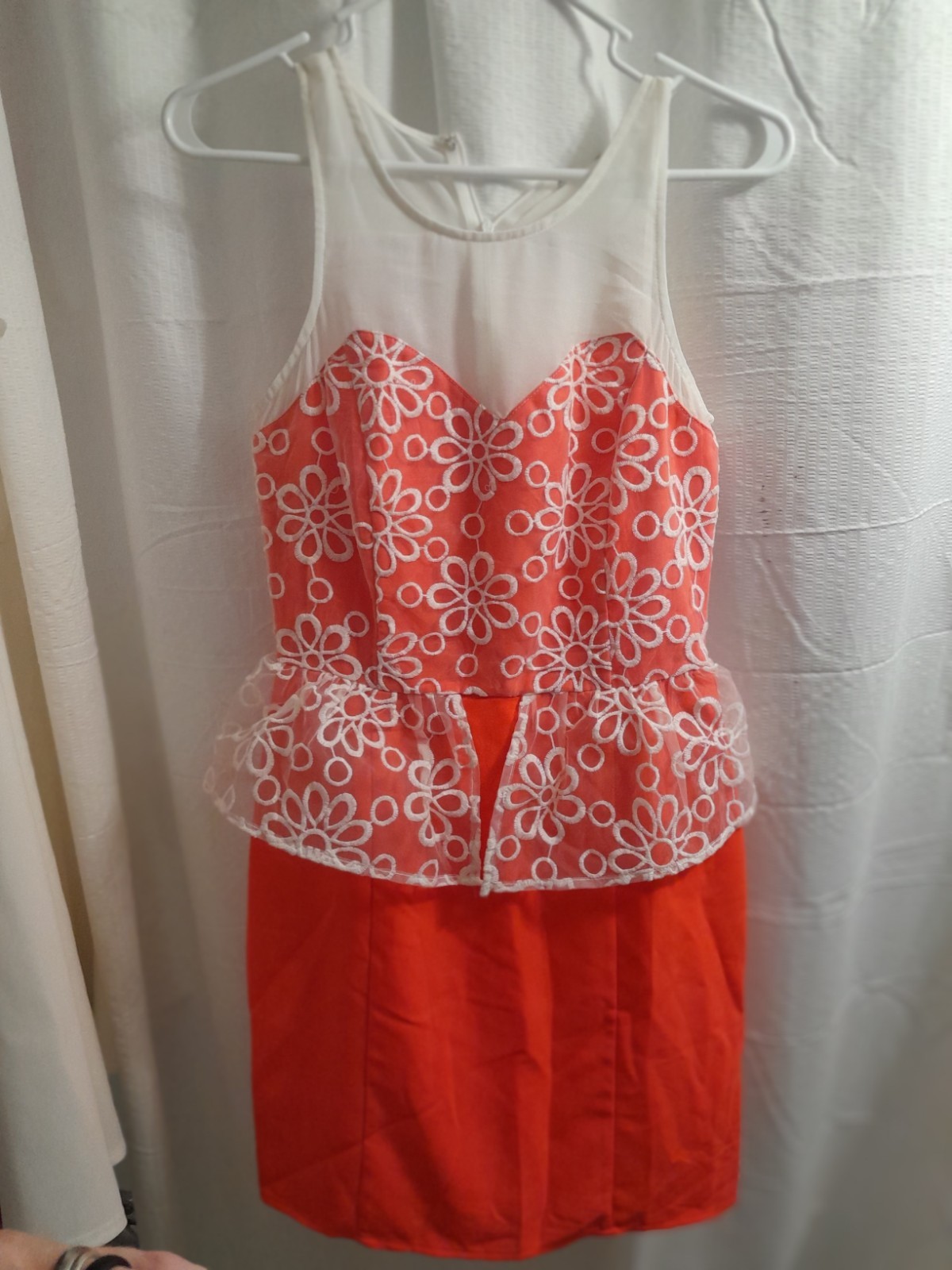 Lynnarlie S Orange/White Floral Embroidered Peplum Scoop Neck Sheath Dress