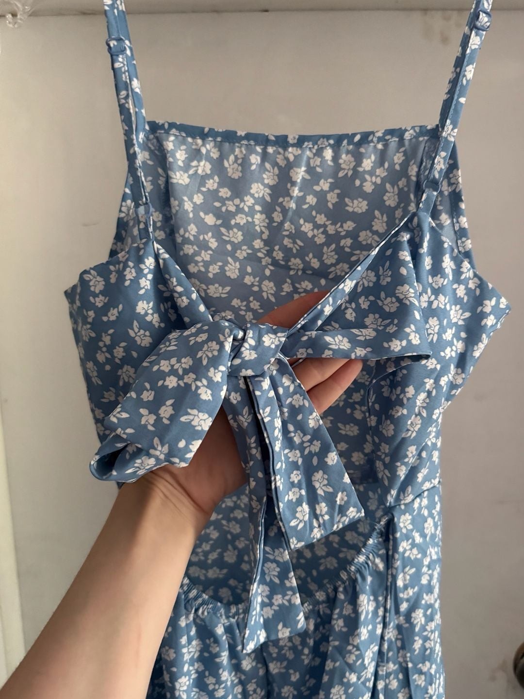 SHEIN Ditsy Floral Spaghetti Strap Tie-Back Mini Dress