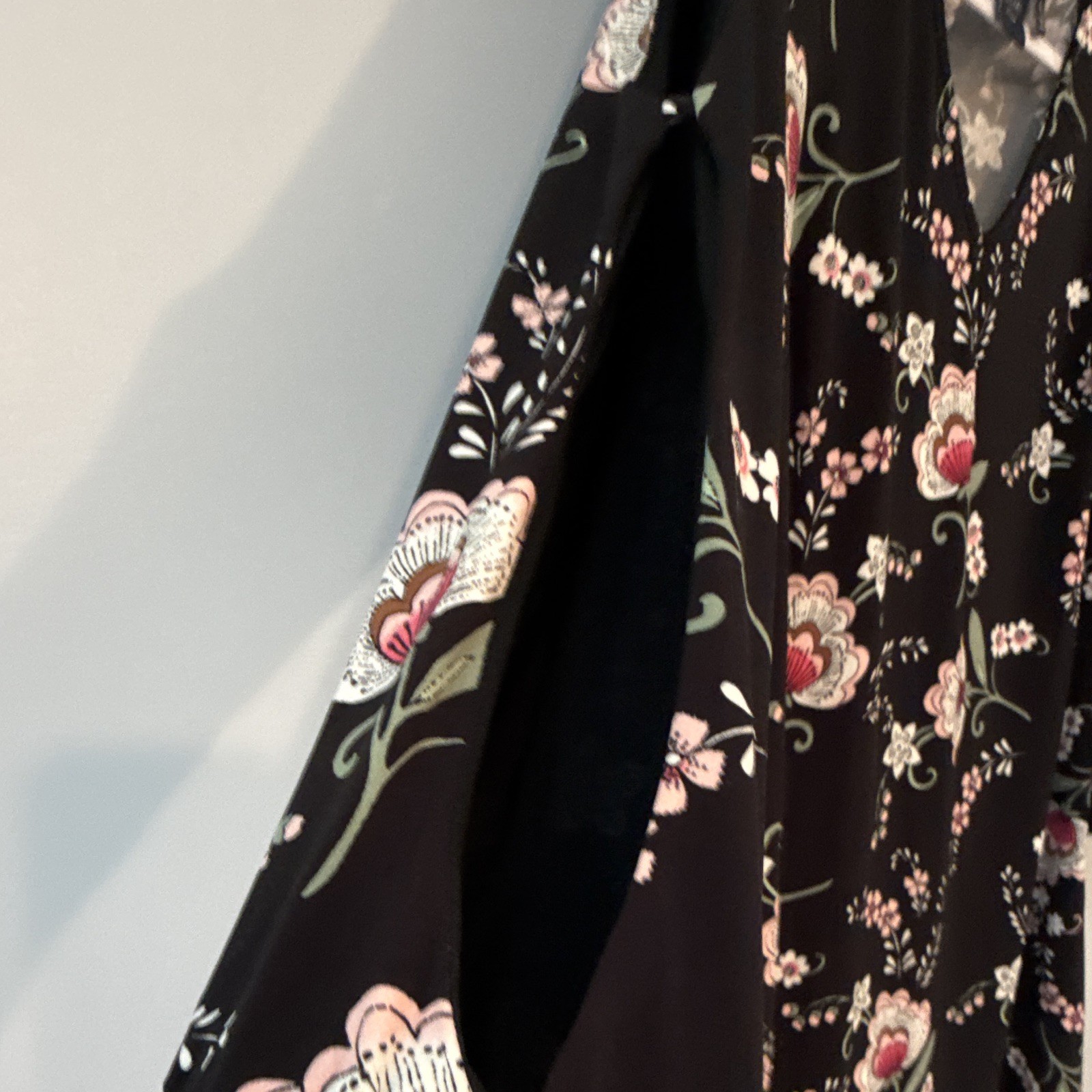Kaari Blue Women’s Shift Dress S V-Neck 3/4 Sleeve Floral Black Short