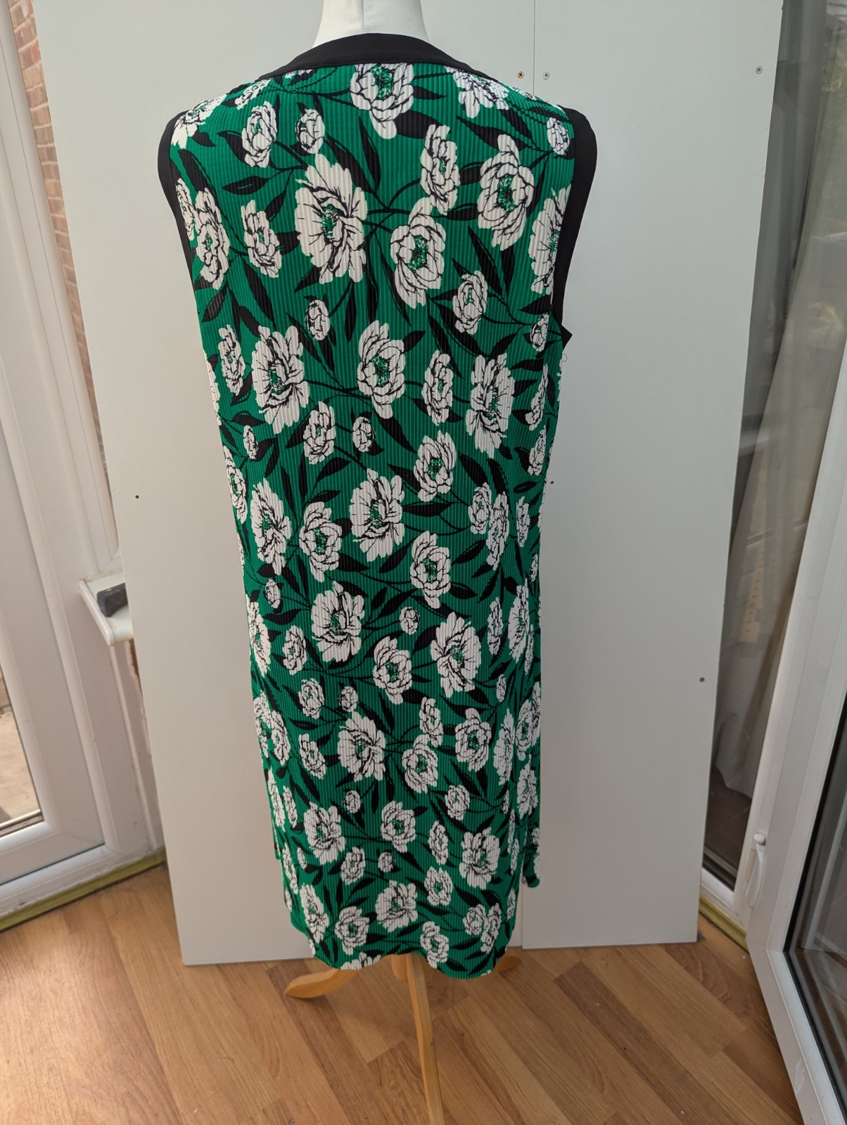 Nina Leonard Sleeveless Dress Notch Neck Plisse Pleat Green Print New Size Small