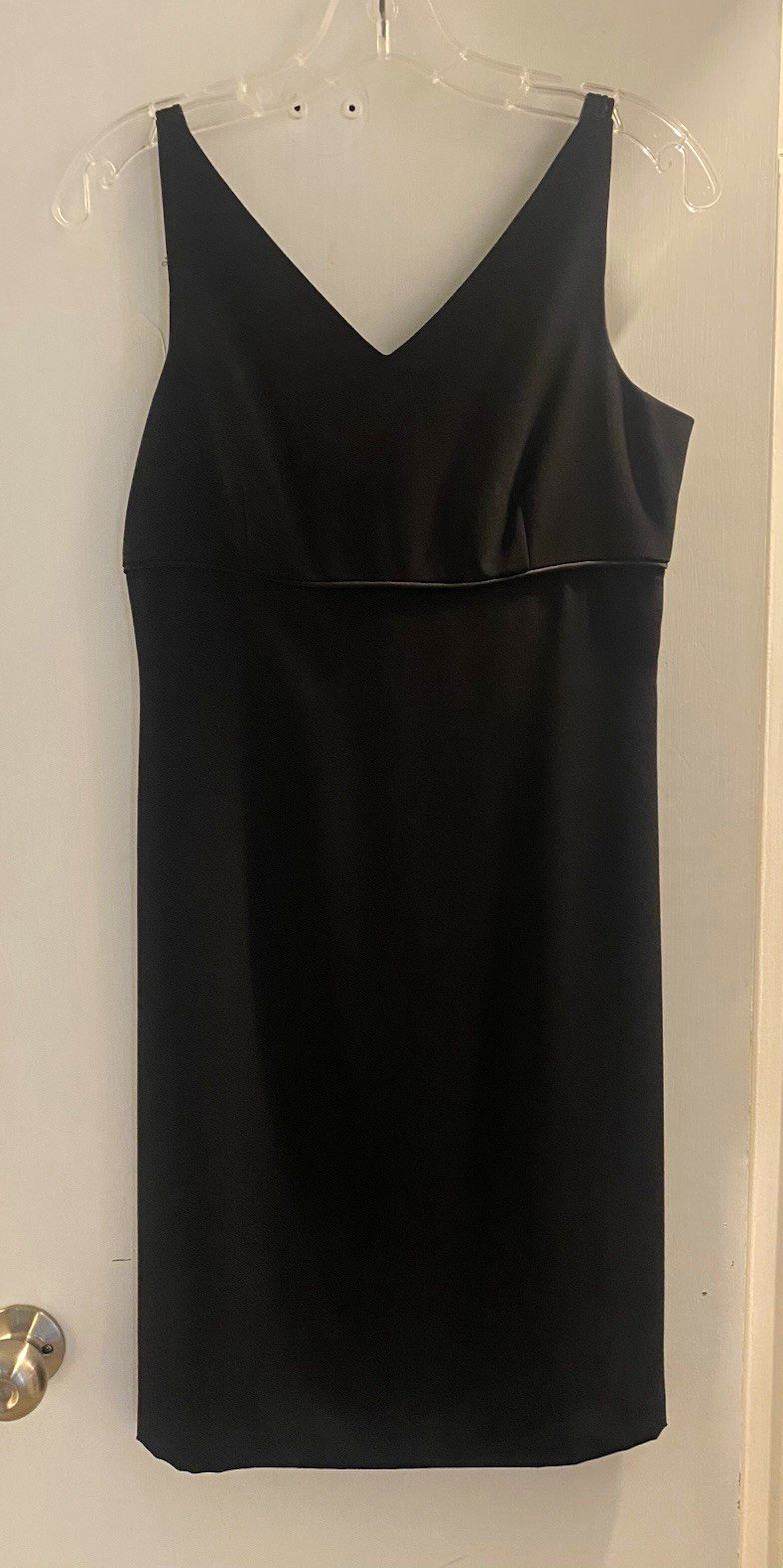 Ann Taylor Black Satin V-Neck Sleeveless Sheath Knee-Length Dress Lined 2
