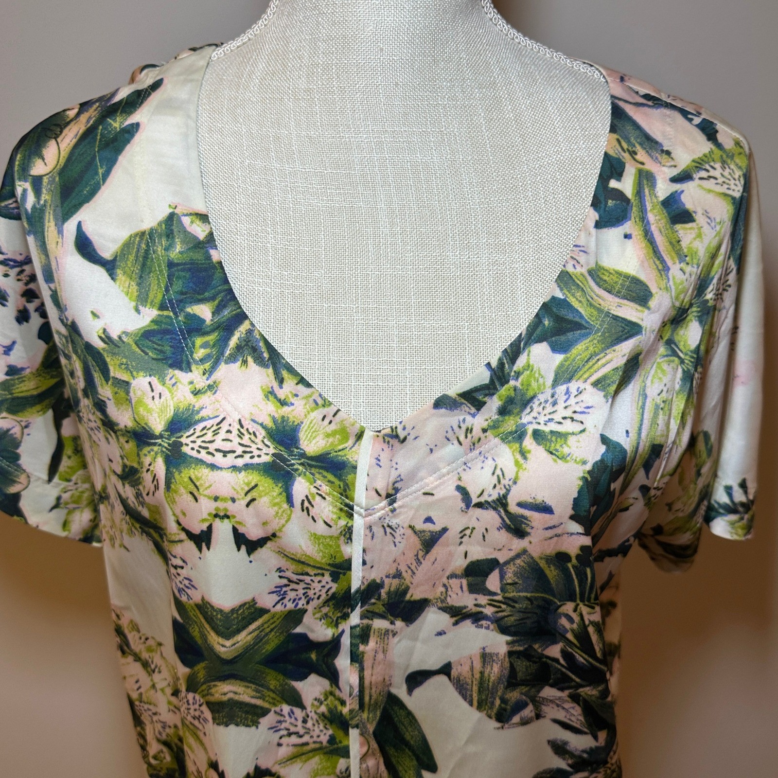 H.One Women Green Cream Floral Cottagecore V-Neck Shift Mini Dress CS