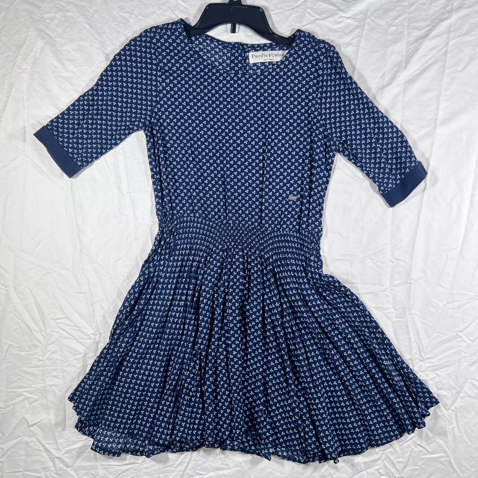 Pacific Union Women’s M Navy Blue White Floral Fit Flare Pleated Dress