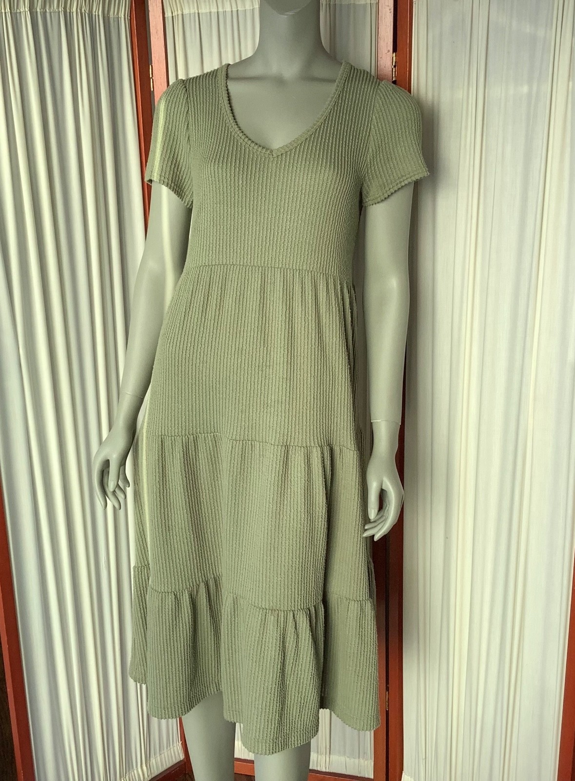 Falls Creek Textured Knit Tiered Midi Dress Short Sleeve Sage Green Size Small