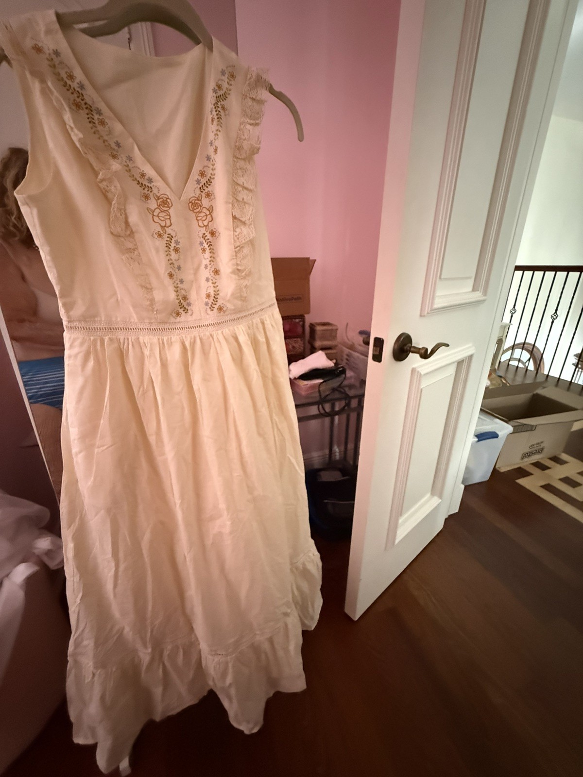 Charlotte V-Neck Embroidery 100% Cotton Dress Size Medium