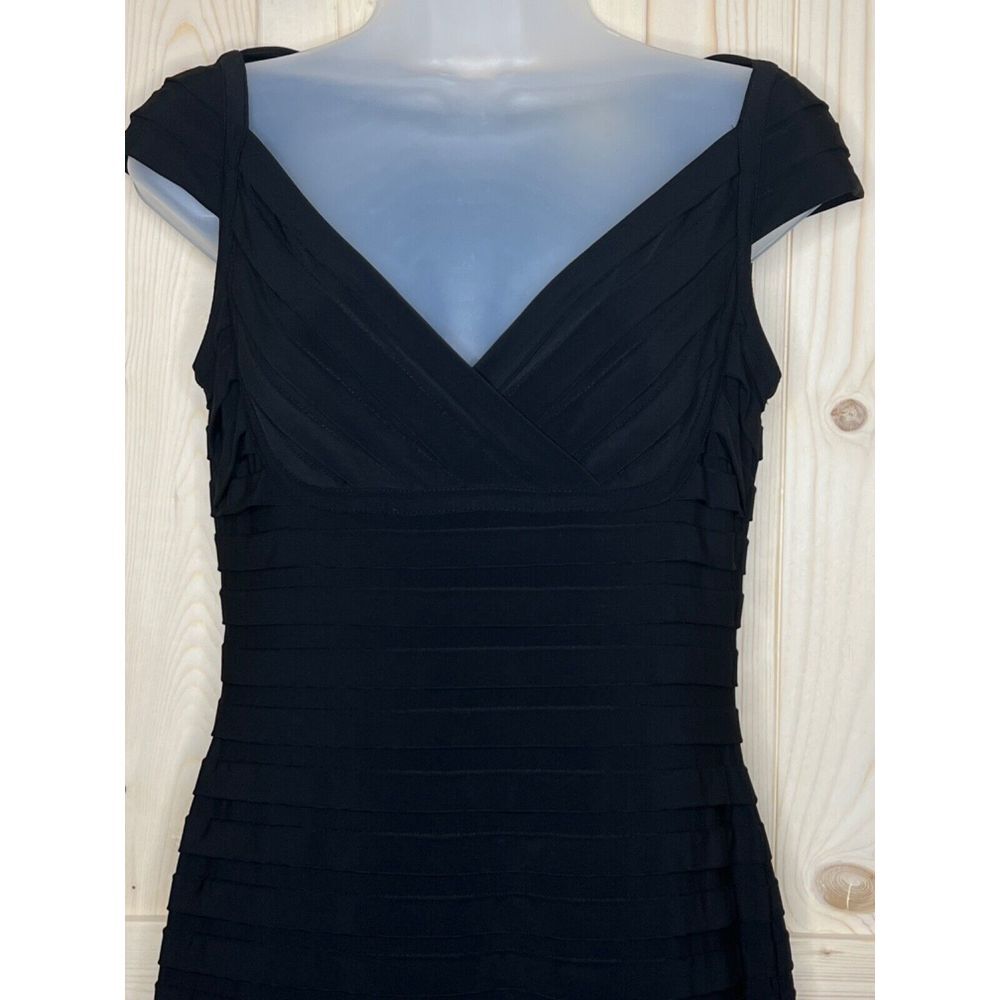 ADRIANNA PAPELL BLACK CAP SLEEVE STRETCHY KNEE LENGTH BANDAGE SHEATH DRESS 8