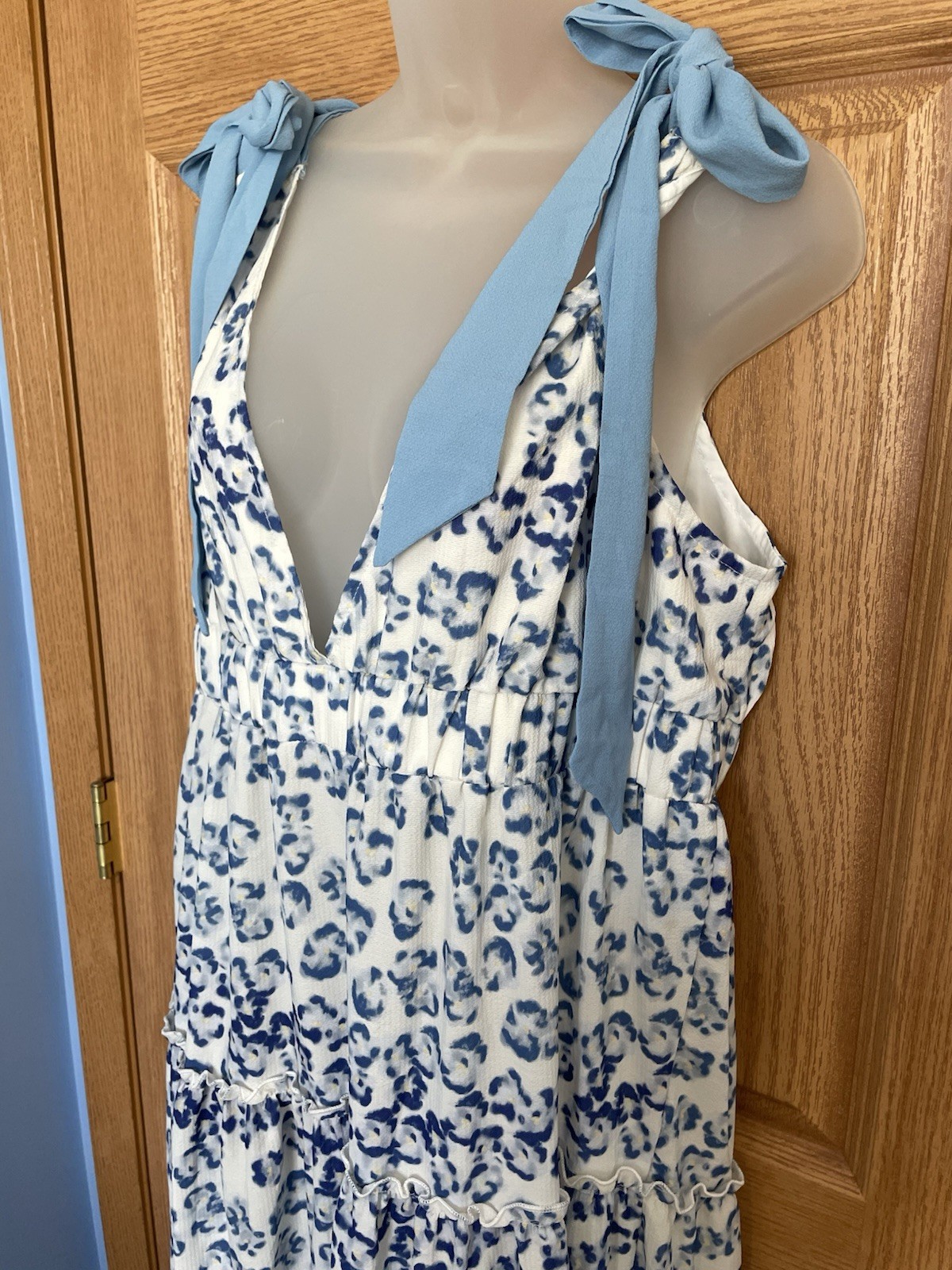Chouyatou Women Size XL = 16 Boho Dress Blue Floral Print Tie Knot Strap V Neck