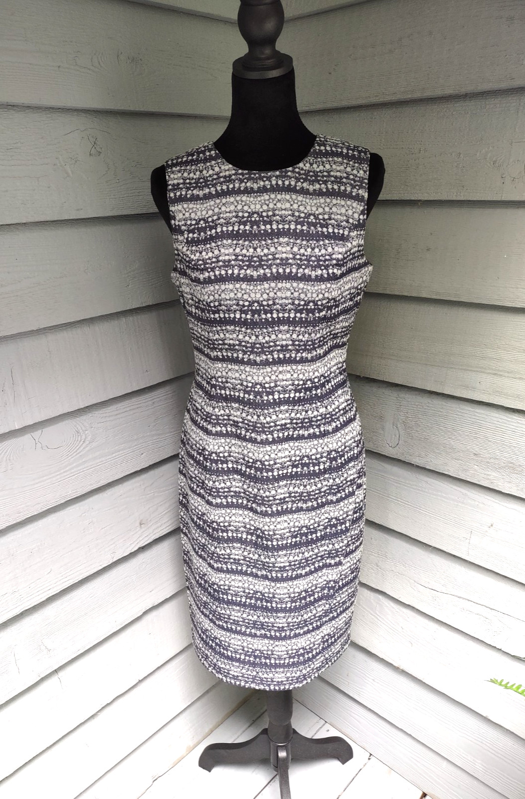 Tommy Hilfiger Women’s Size 6 Navy & White Fitted Sheath Pencil Dress