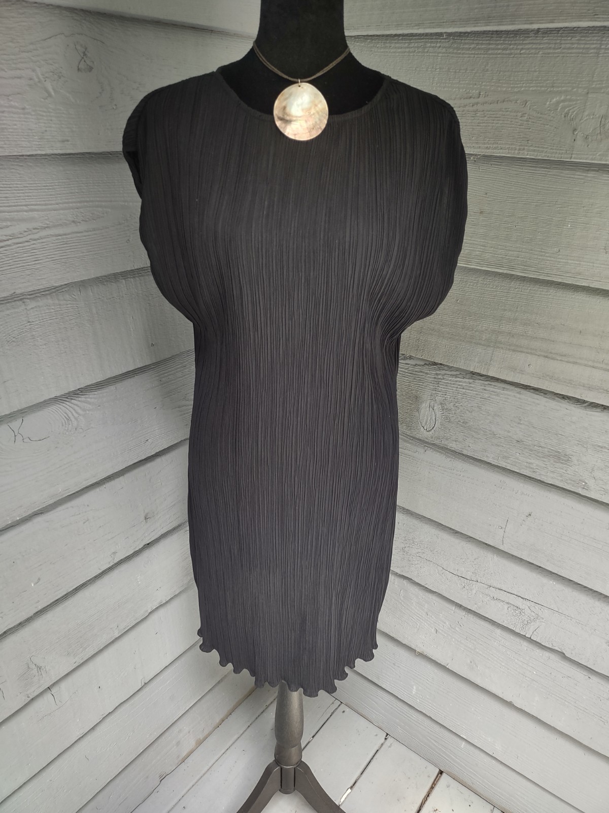Madewell Black Pleated Shift Dress Women’s Size 4 Cap Sleeve Crew Neck EUC