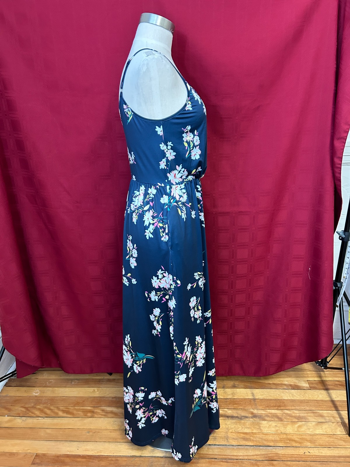 OUGES v -Neck Navy Floral Adjustable spaghetti strap Maxi dress size M. NWT