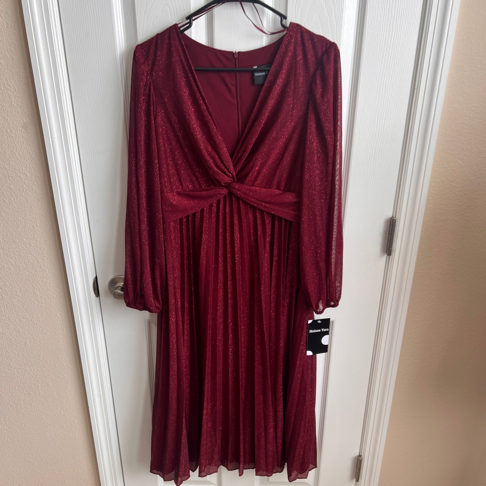 New Maison Tara Dress Size 8 Burgundy Glitter Pleated Long Sleeve Party Cocktail