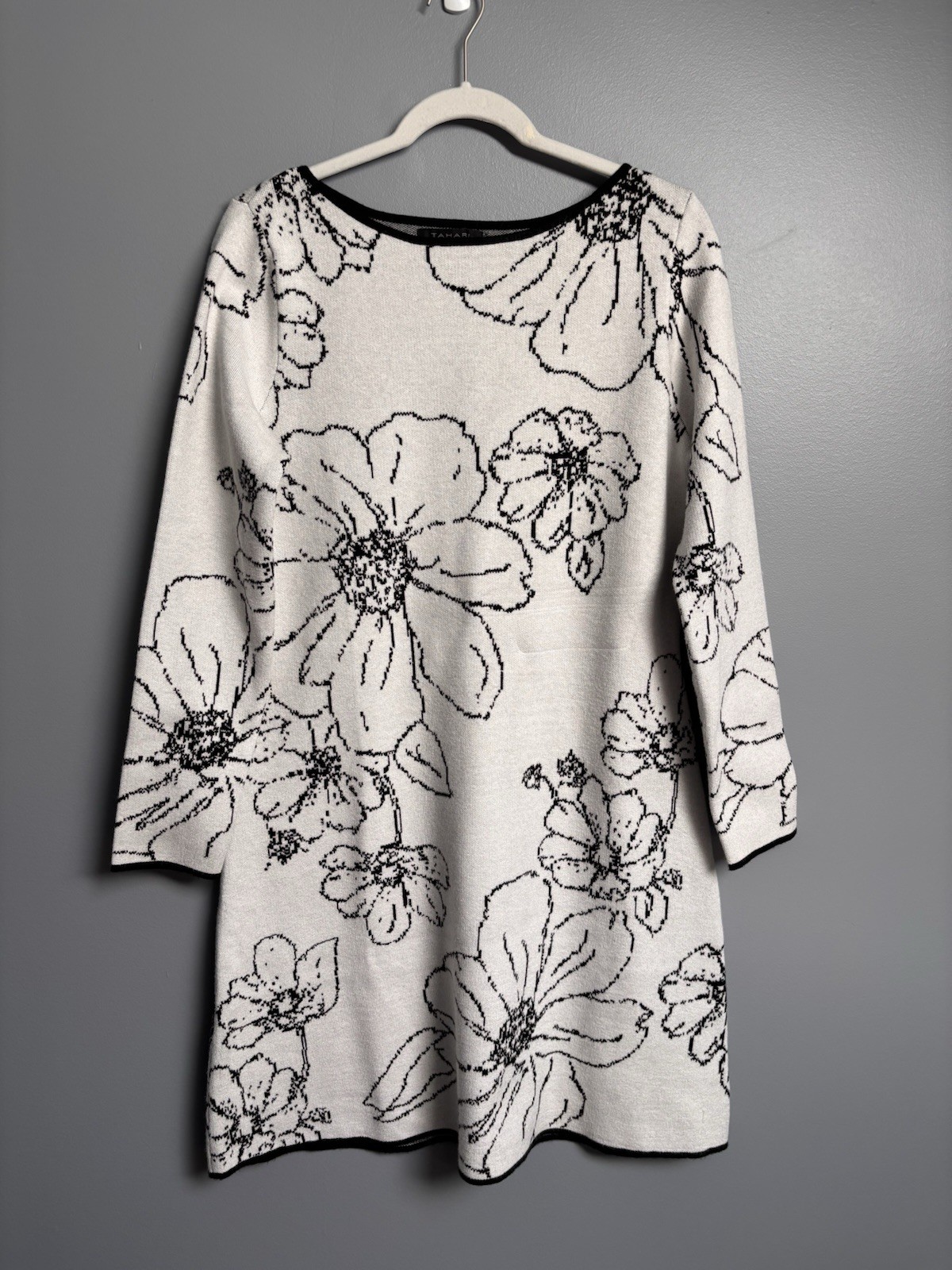 Tahari Flowered Sweater Dress Size Medium Black Off-White