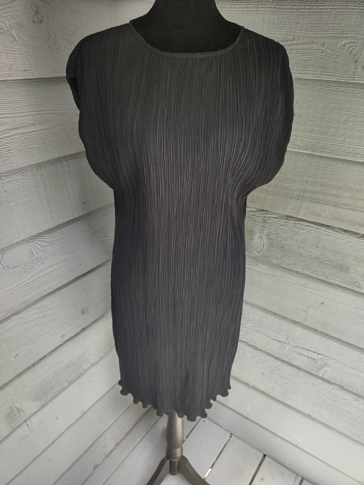 Madewell Black Pleated Shift Dress Women’s Size 4 Cap Sleeve Crew Neck EUC