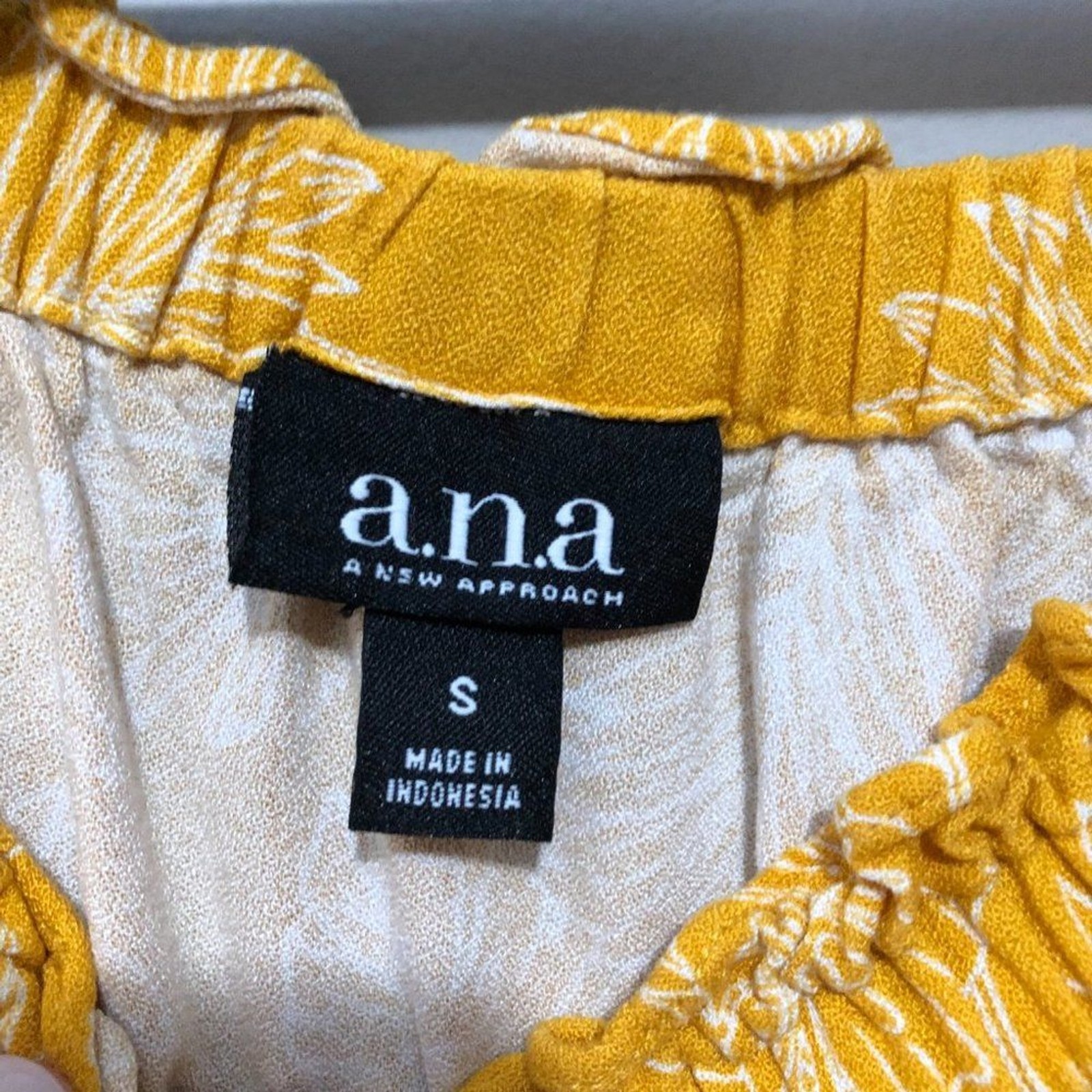 a.n.a Off Shoulder Short Sleeve Shift Dress Mustard Floral Small
