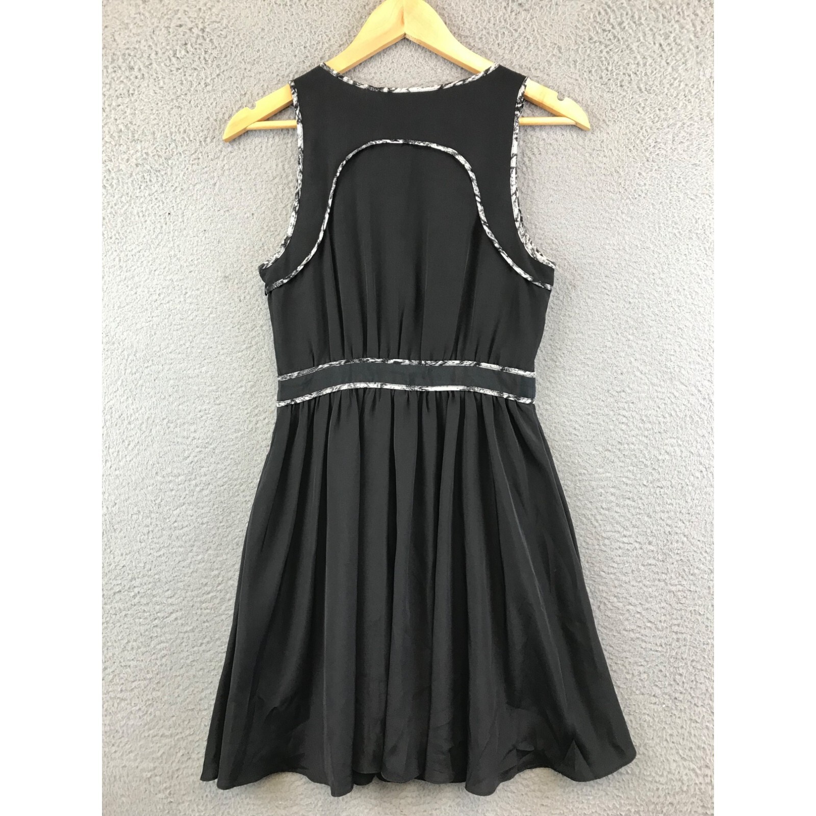 A/X ARMANI EXCHANGE BLACK/WHITE SHORT DRESS SIZE 0