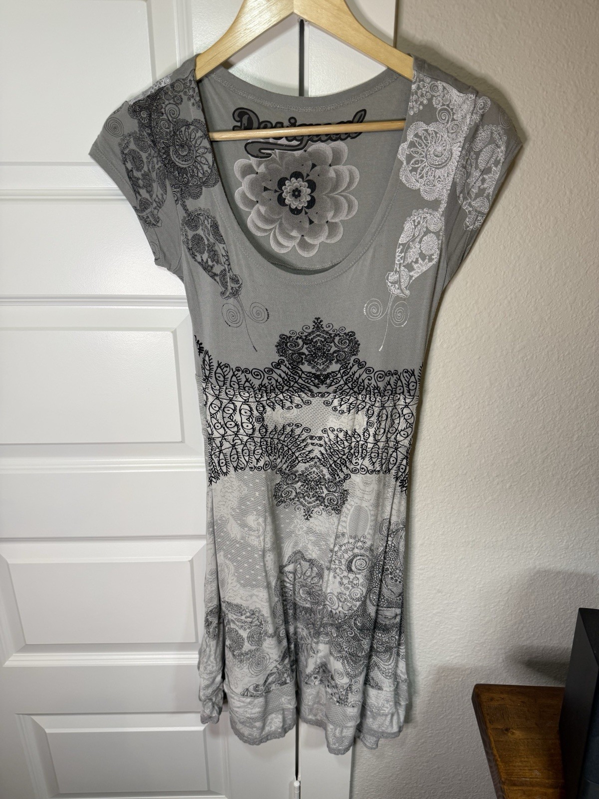 Desigual European Women’s Dress Size M Gray Black White Floral Cap Sleeve Boho