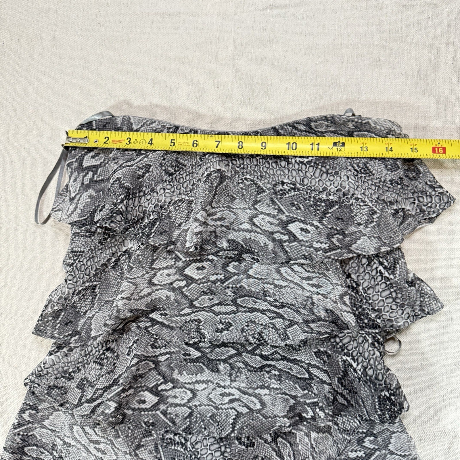 BCBGMAXAZRIA Dress Size 6 Snake Print Strapless Ruffle Cocktail Party Mini