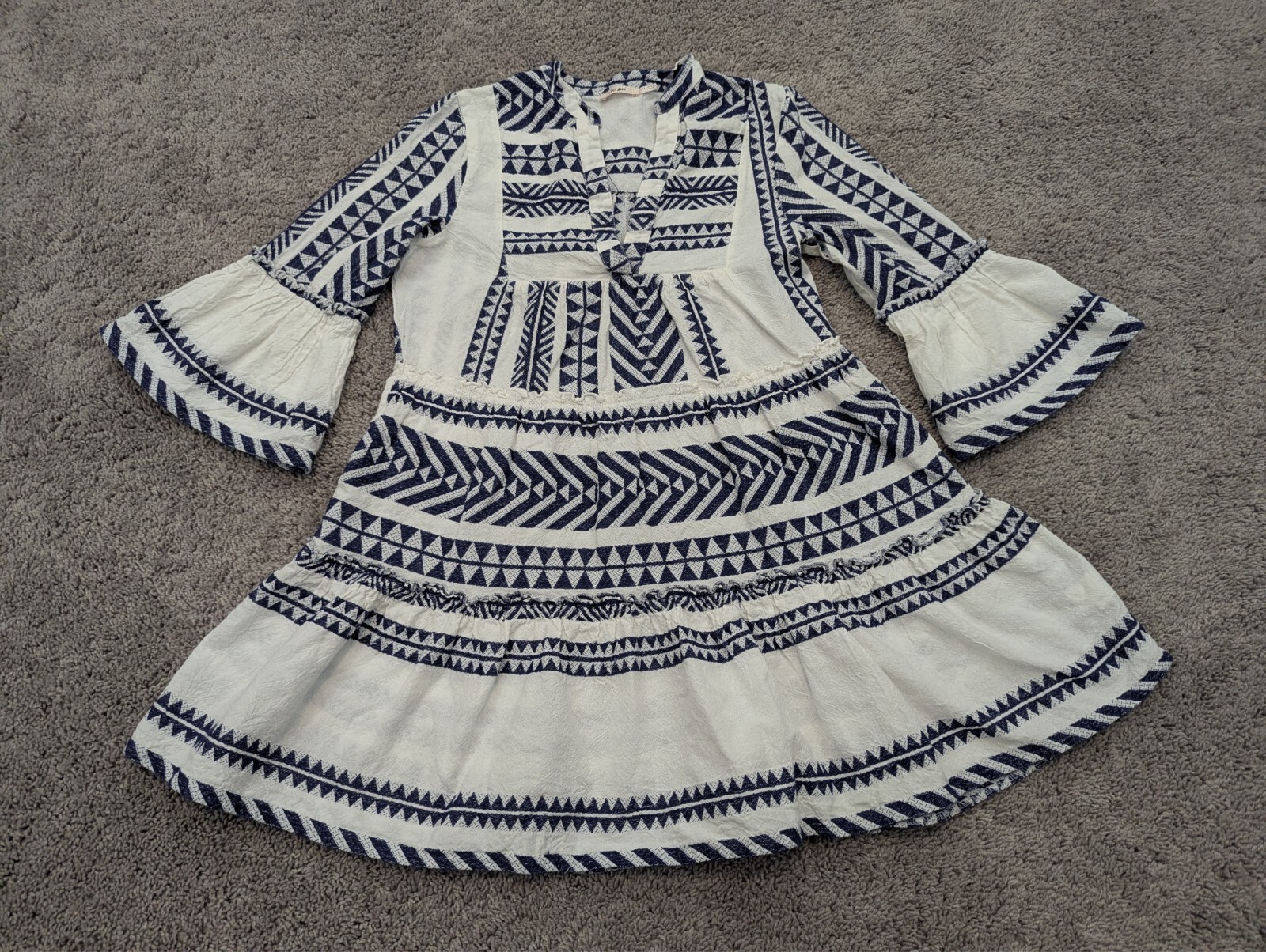 mi ami Dress Womens Medium Pullover V Neck Bell Sleeve A Line Pleated Argyle