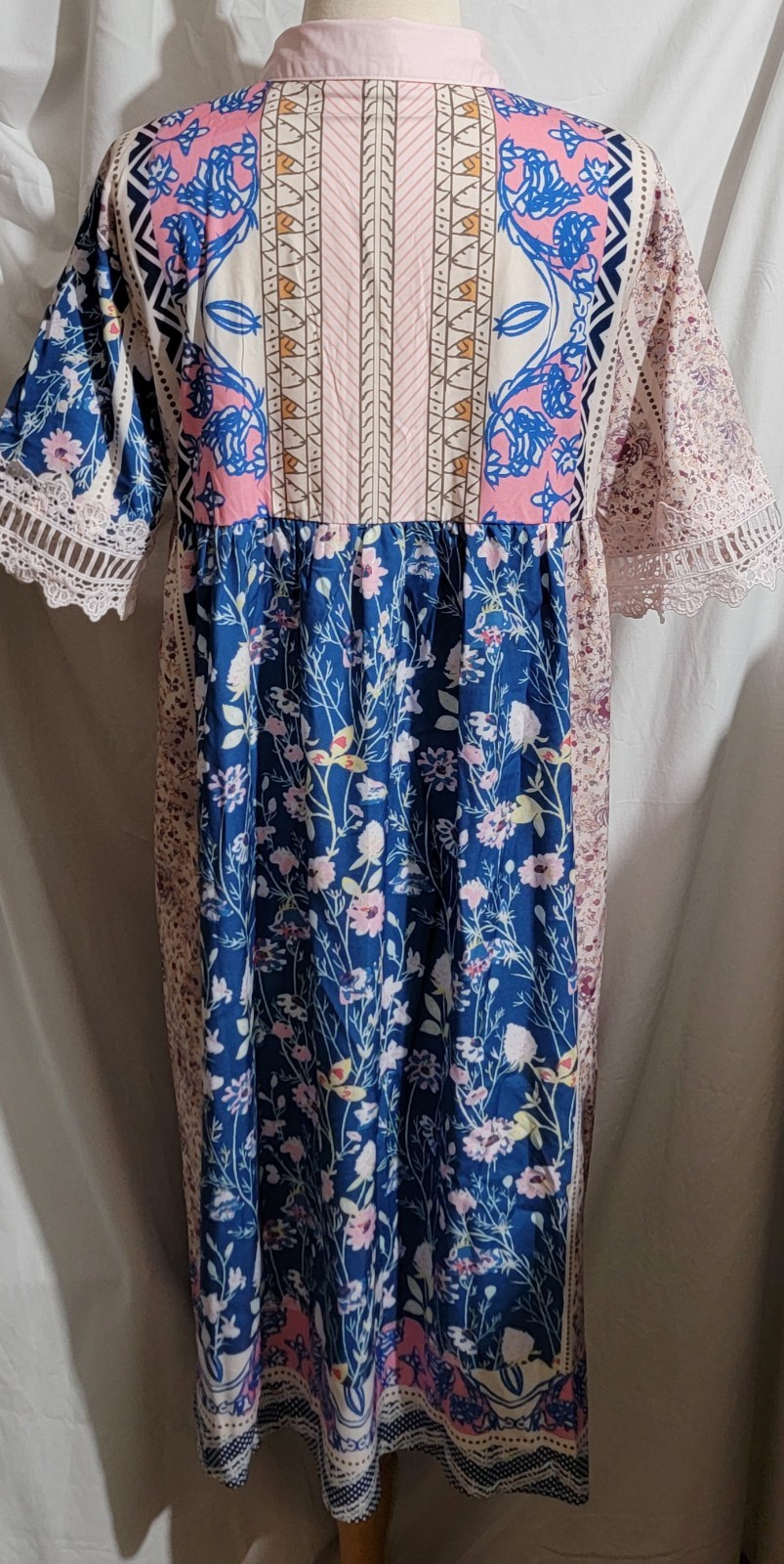 NWT-MADE WITH LOVE WOMENS L MULTI COLOR FLORAL SHORT SLEEVE MID LENGTH DRESS