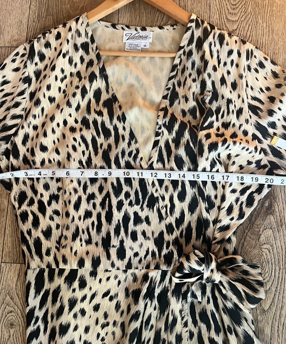 Victoria Soie Size 16 Animal Print Wrap Dress 100% Silk Vintage