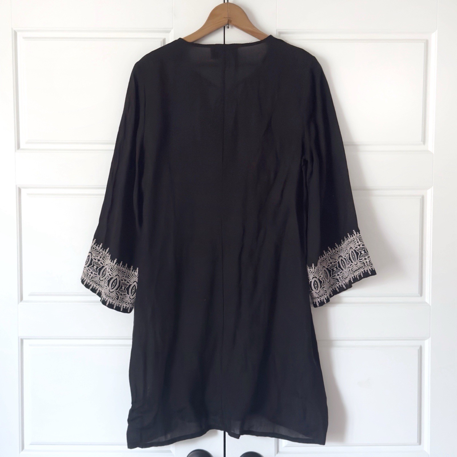 Johnny Was Floral Embroidered Shift Dress Small Black Boho Chic Eclectic Kimono