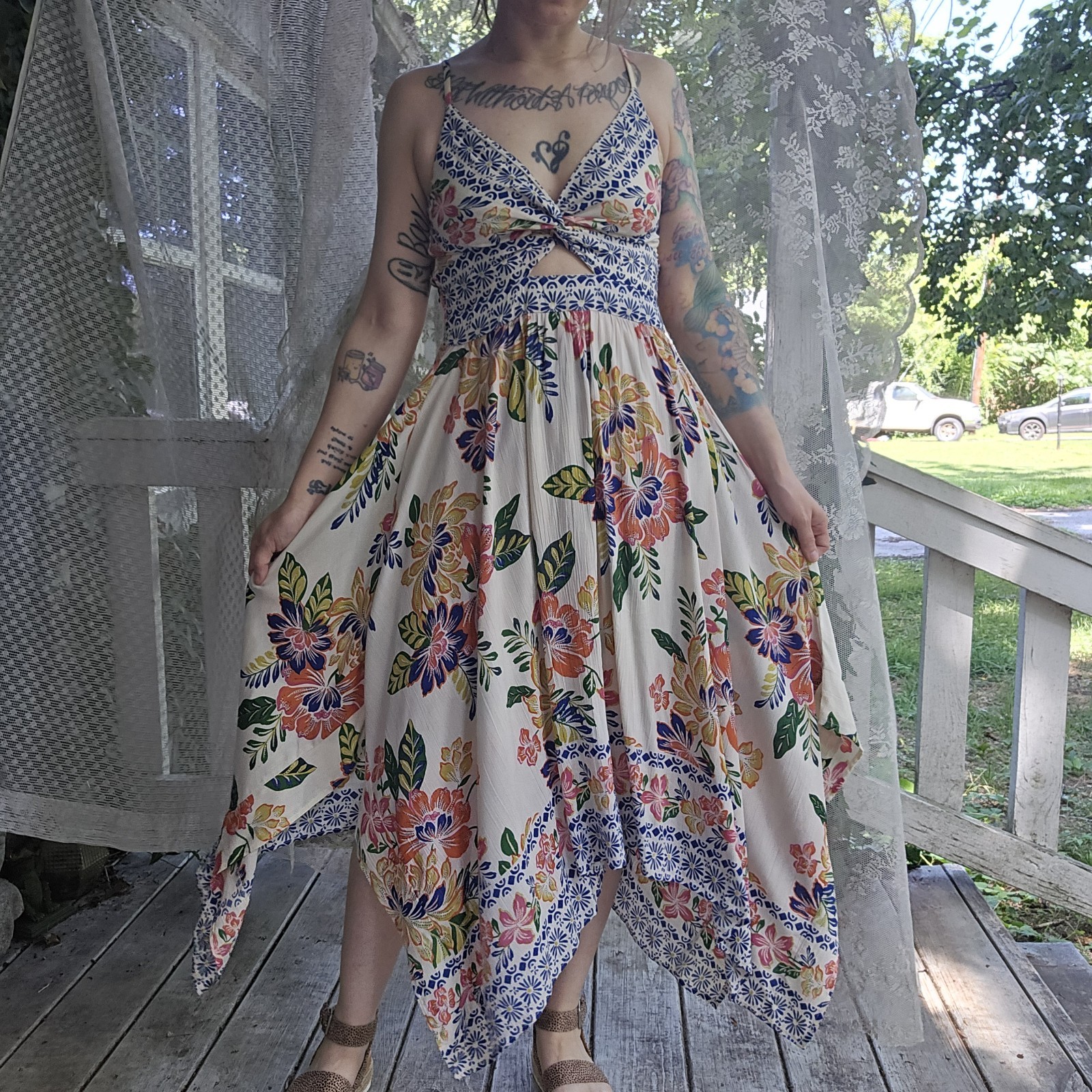 Angie Floral Hanky V-Neck Twist Hanky Hem Maxi Dress Women’s Size Medium Boho
