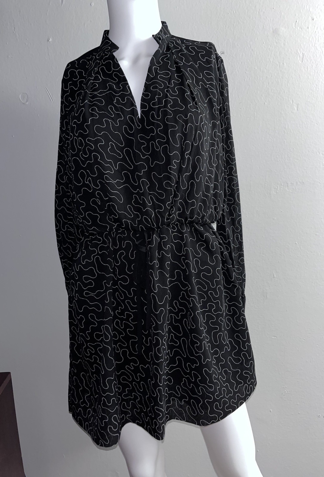 Club Monaco Quanni Dress Black No Collar V-Neck Elastic Waist Size 0 $229