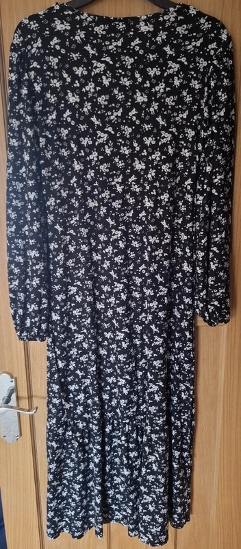Women’s New Look Curves Black Floral Milkmaid Midi Dress (UK 14 | EU 42 | US 10)