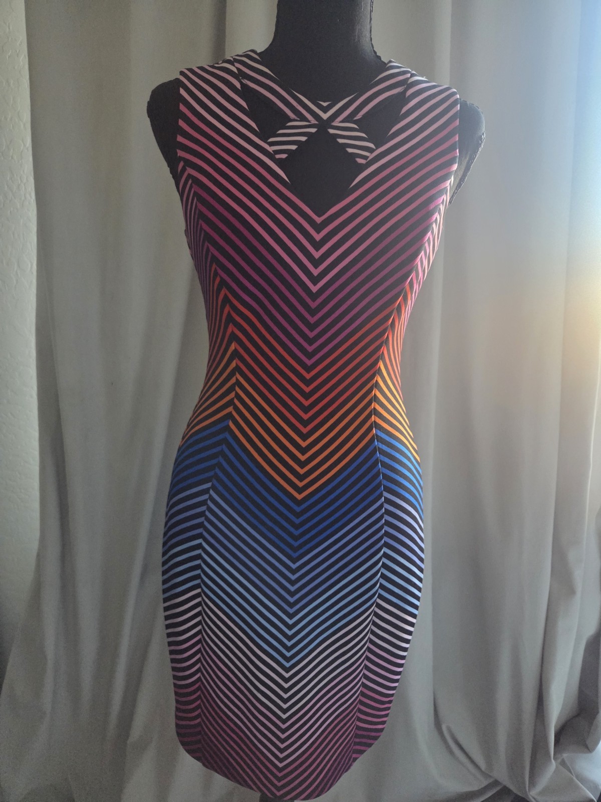 GUESS Los Angeles Women’s Multicolor Striped V-Neck Sheath Knee Dress 2