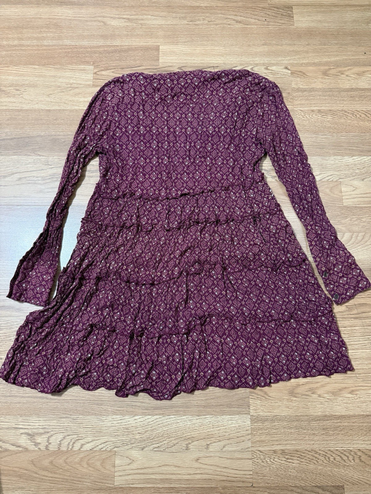 Angie Women’s M Burgundy Geometric Fit & Flare V-Neck Bell Sleeve Short Dress