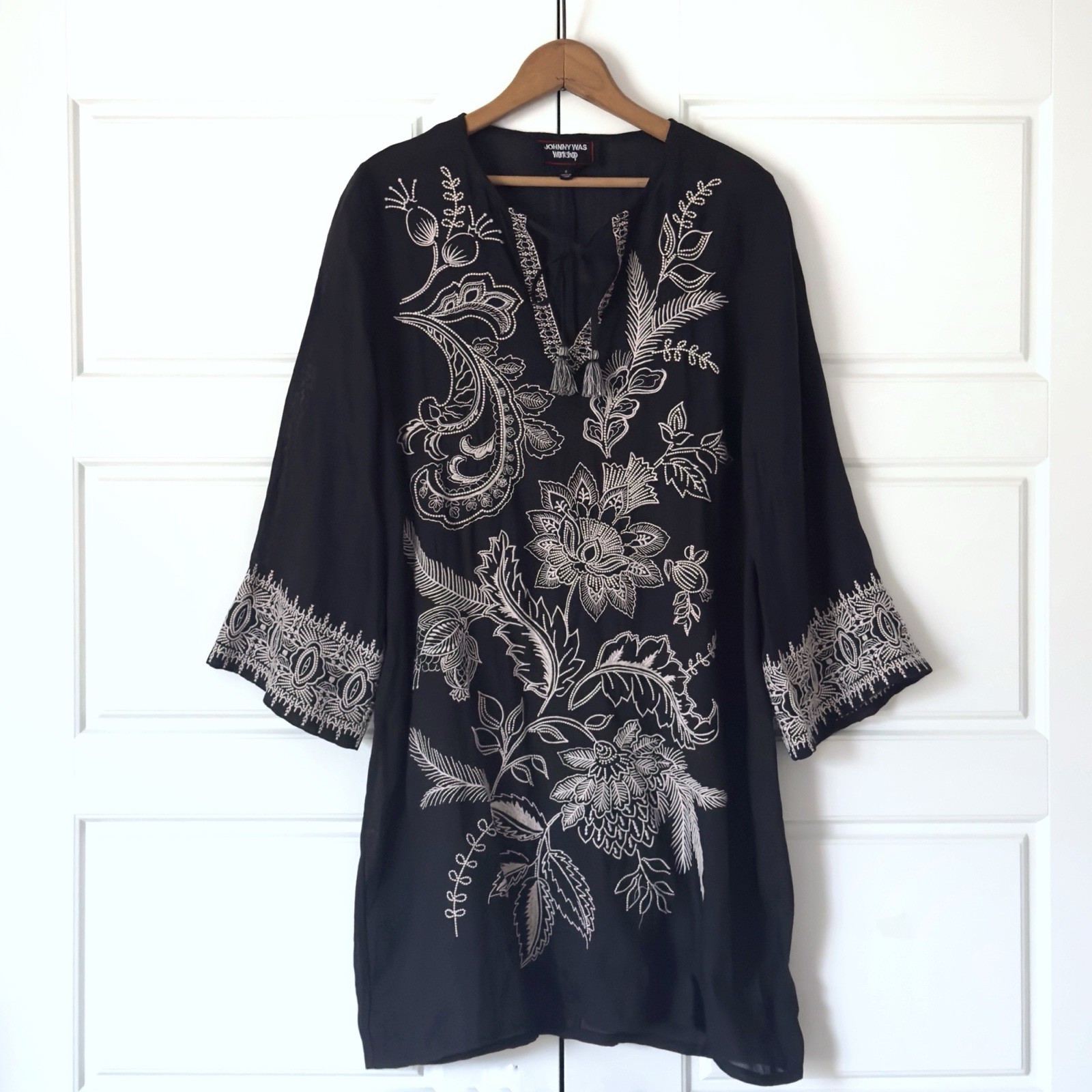 Johnny Was Floral Embroidered Shift Dress Small Black Boho Chic Eclectic Kimono