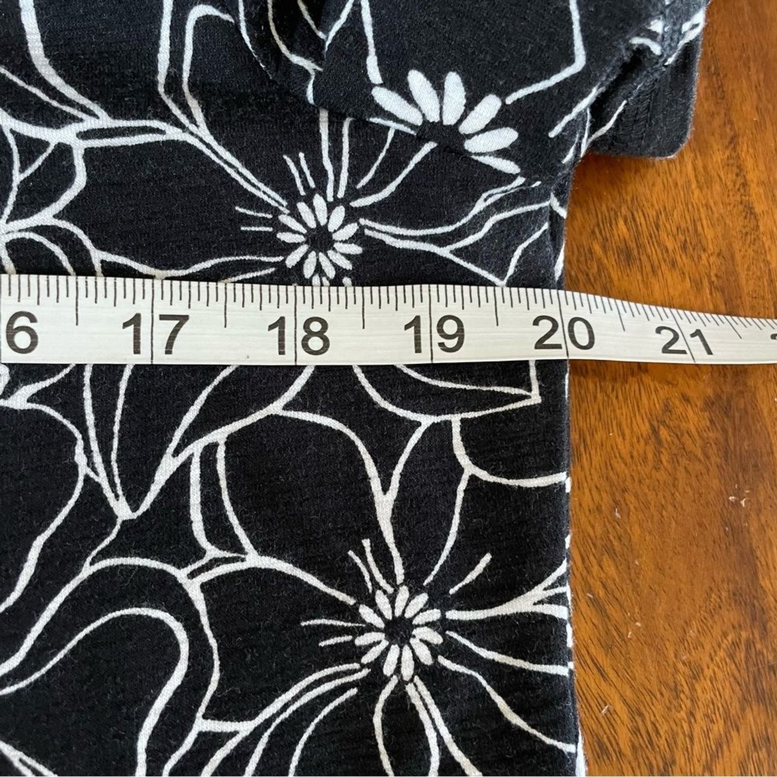 T by Talbots Cozy Crush Fabric SPF 50 Black White Graphic Blooms Design Dress