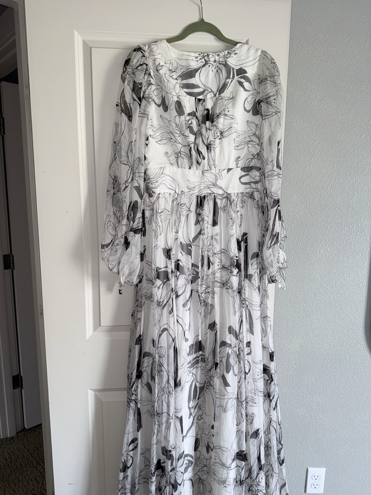 Zara Basic White/Black Floral Silk Maxi Dress Lined Ruffle V-Neck L