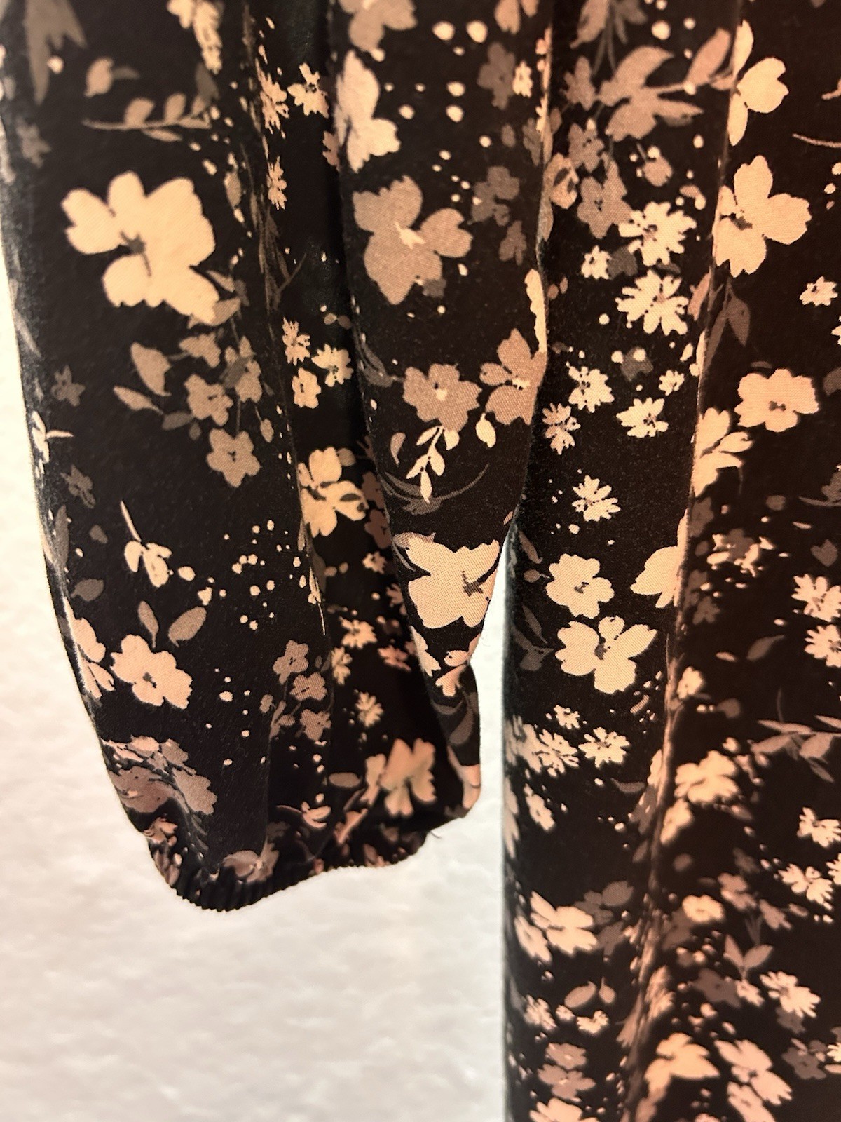 Old Navy Womens XL Floral Smocked Back Knee Length Dress V Neck Black Gray White