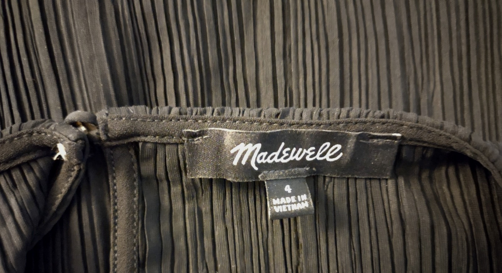 Madewell Black Pleated Shift Dress Women’s Size 4 Cap Sleeve Crew Neck EUC
