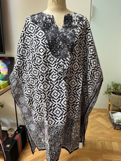lovely HASLEMERE COLLECTIONS ladies short cotton grey mti print kaftan one size