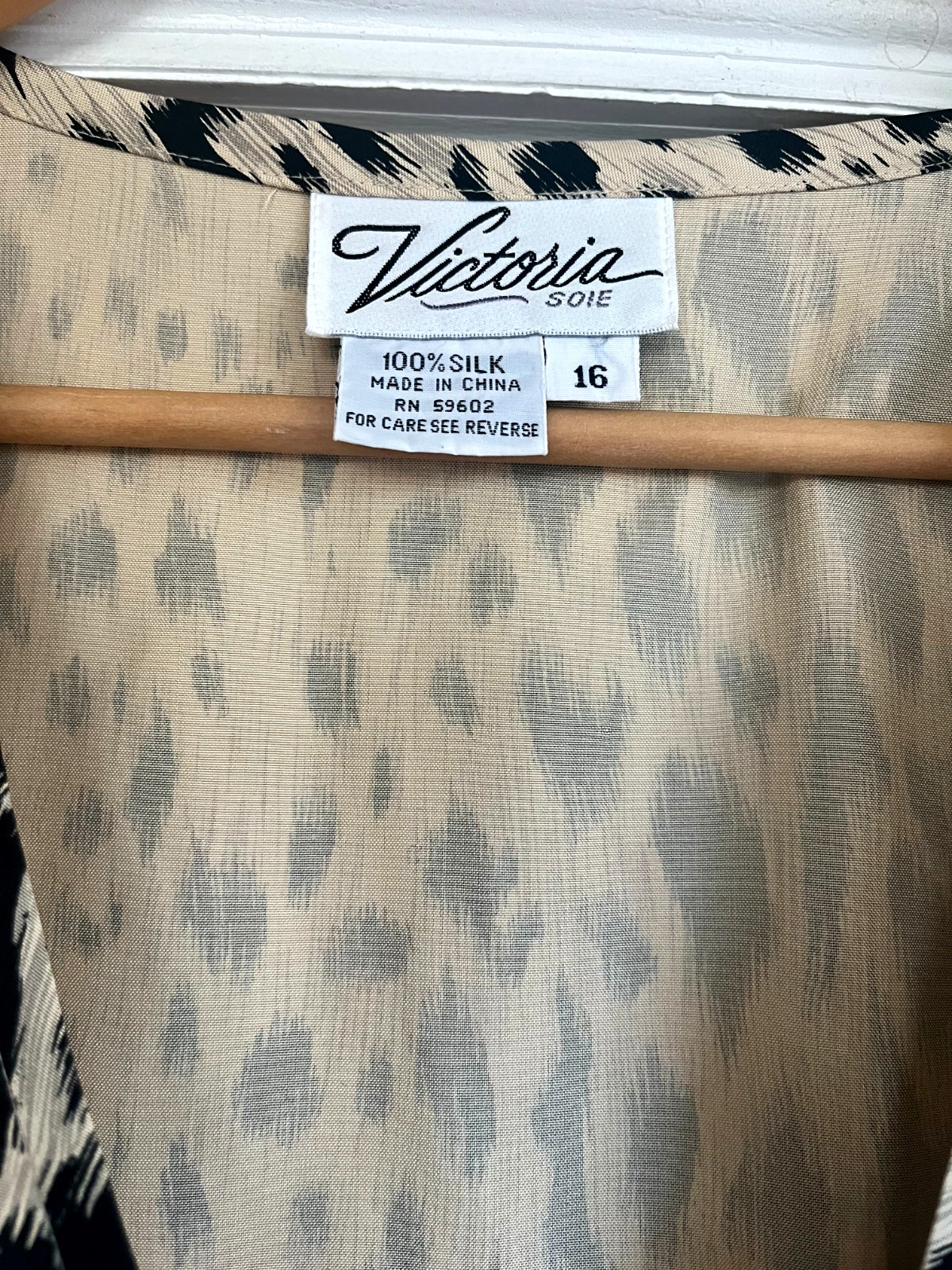 Victoria Soie Size 16 Animal Print Wrap Dress 100% Silk Vintage