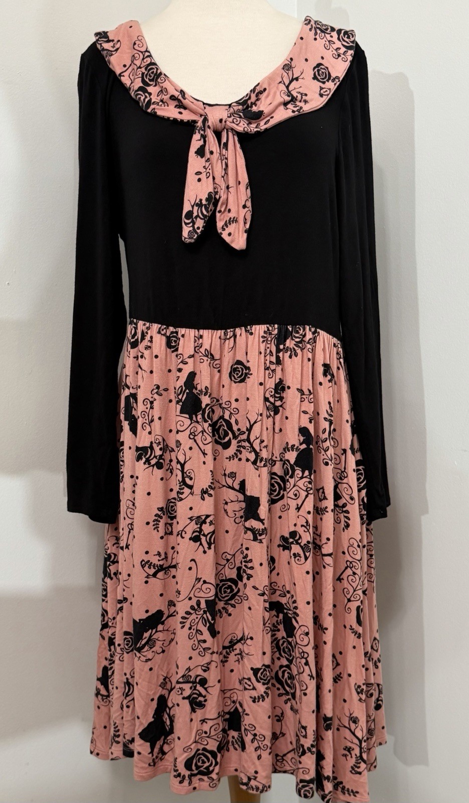 Disney Alice in Wonderland Fit & Flare Dress Pockets Floral Pink black Size 1