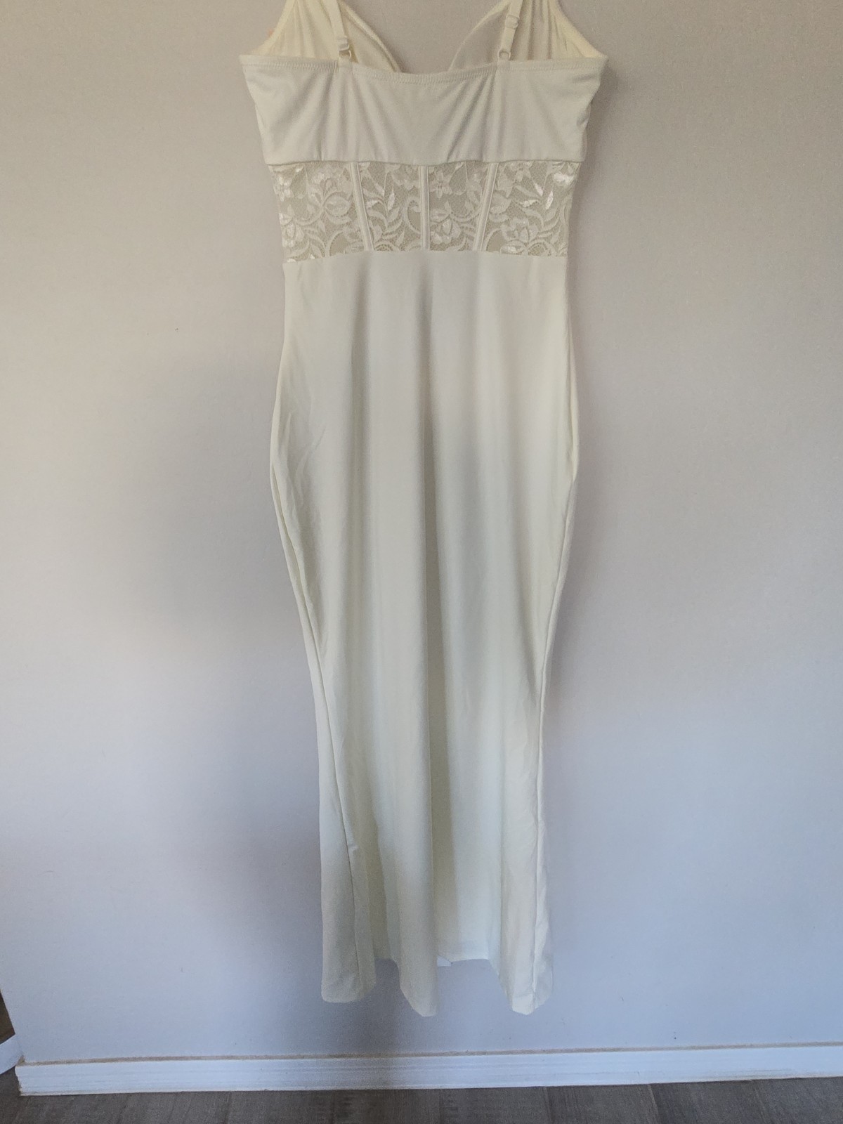M – Popilush Built In Shapewear White Mermaid Cocktail Dress With Lace Accents