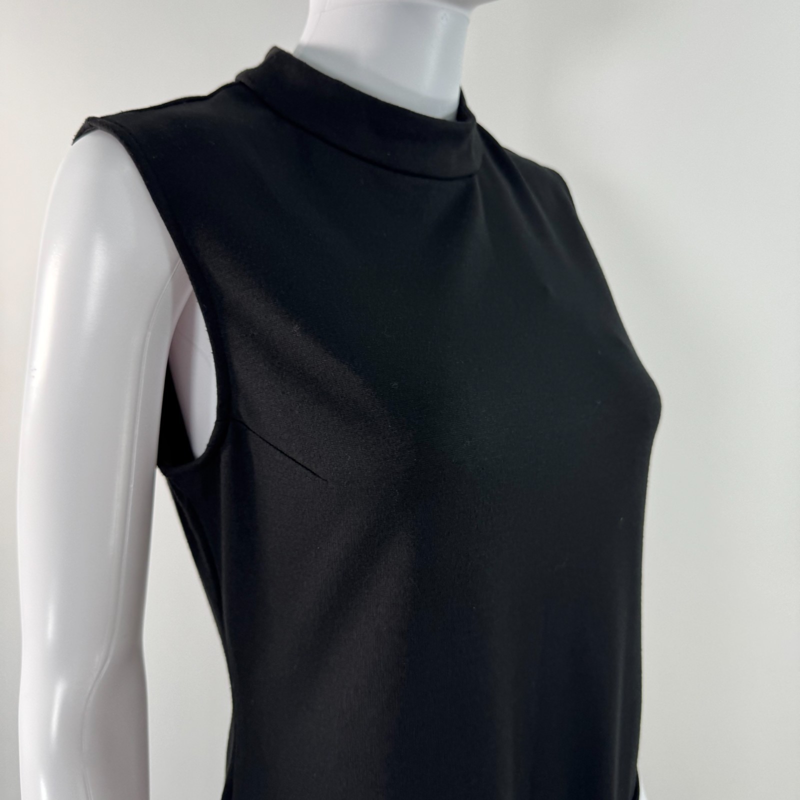 Sharagano Mock Neck Sleeveless Solid Black Mini Dress Women’s Size 6 Small