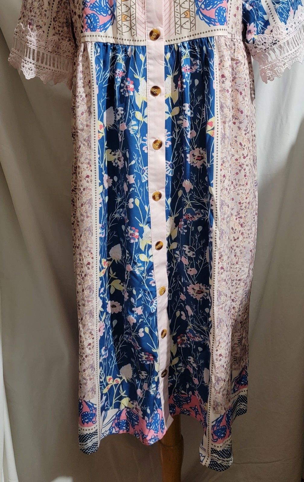 NWT-MADE WITH LOVE WOMENS L MULTI COLOR FLORAL SHORT SLEEVE MID LENGTH DRESS