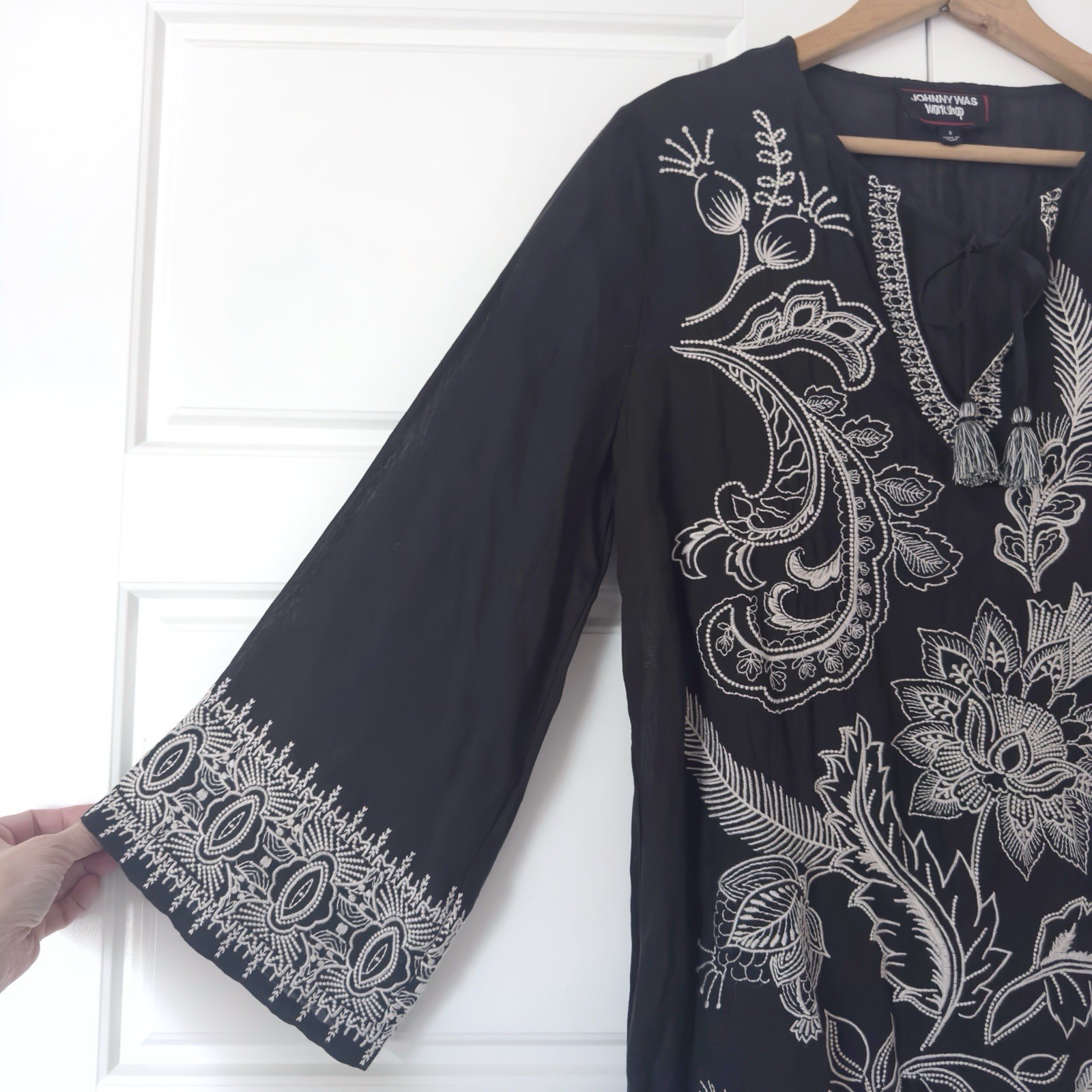 Johnny Was Floral Embroidered Shift Dress Small Black Boho Chic Eclectic Kimono