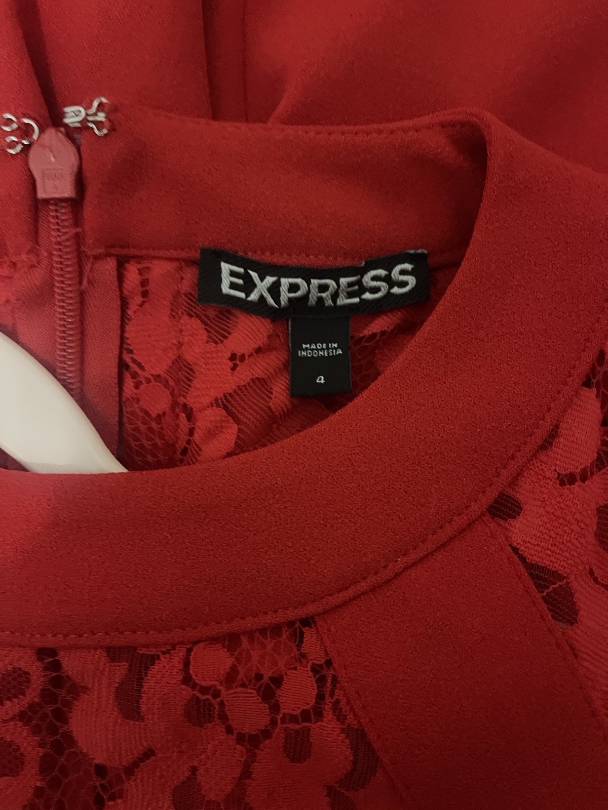 Express Red Solid Lace Sheath Dress 4 Sleeveless Crew Neck Zip Closure
