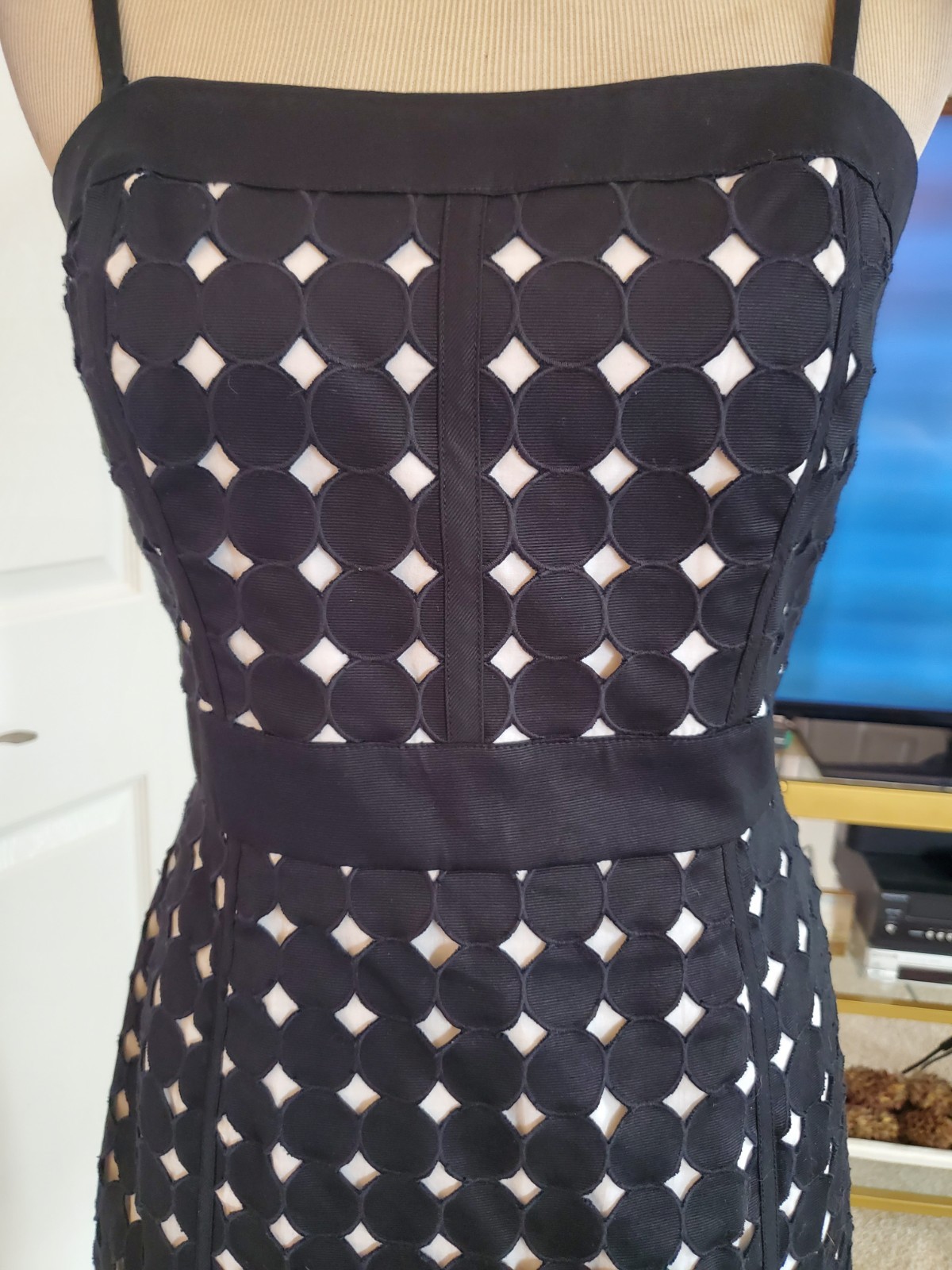 WHITE HOUSE|BLACK MARKET Striking Dress w/Diamond Cut Outs (Size 8)