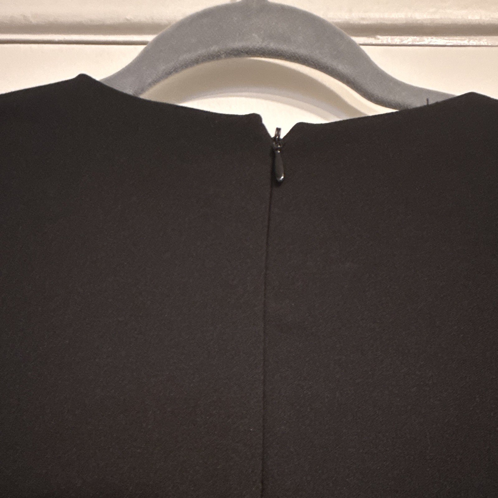 DKNY Black V-Neck Long Sleeve Sheath Knee Dress Zip Lined Stretch 8