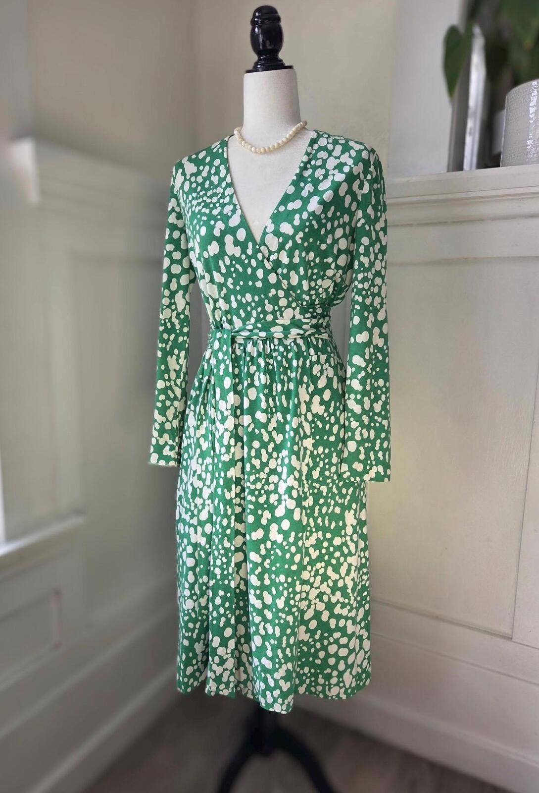 Vintage Iconic Diane Von Fustenberg Green/ White Wrap Dress Size 12